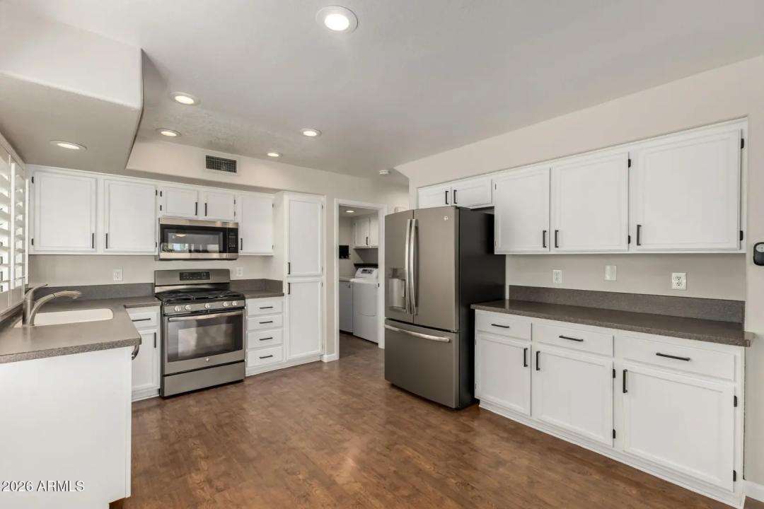 Real Estate Picture 4