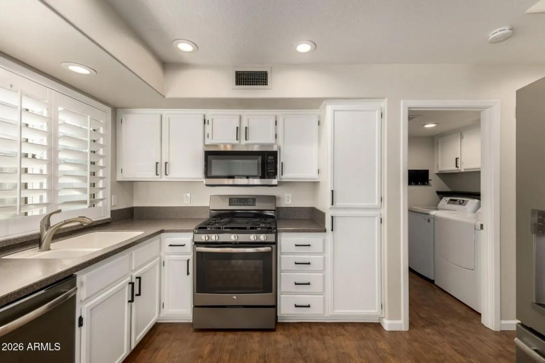 Real Estate Picture 11