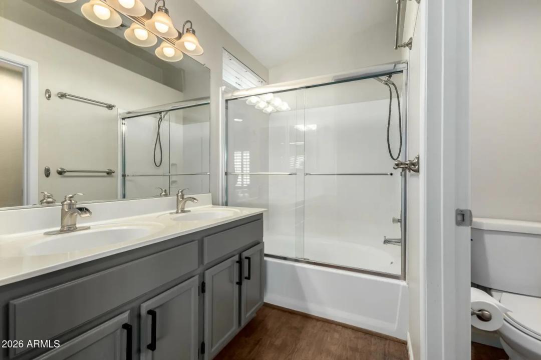 Real Estate Picture 7