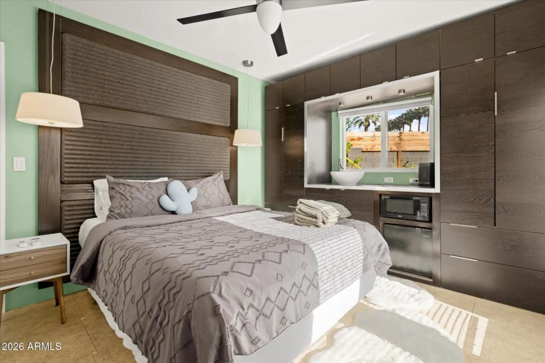 Real Estate Picture 16