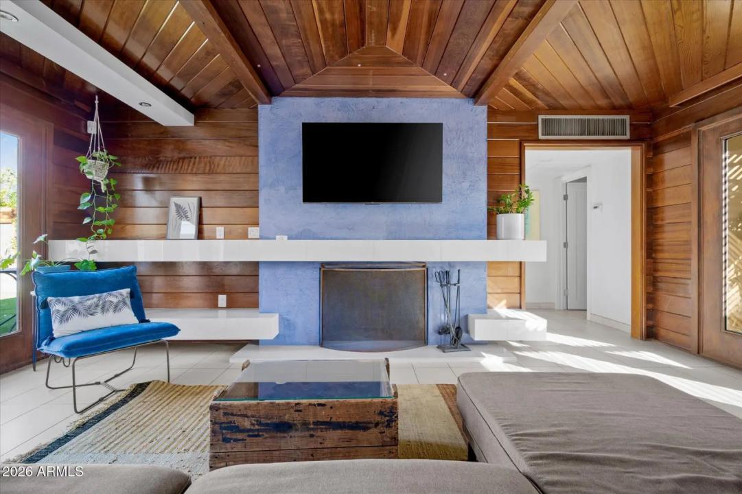 Real Estate Picture 3