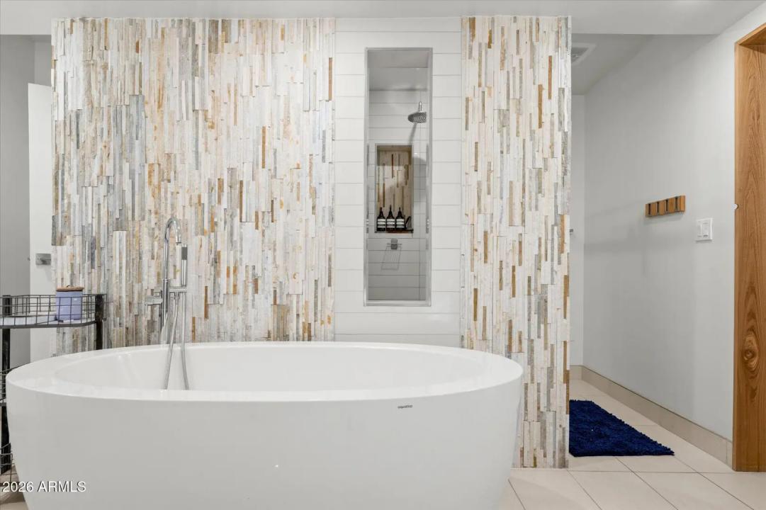 Real Estate Picture 24