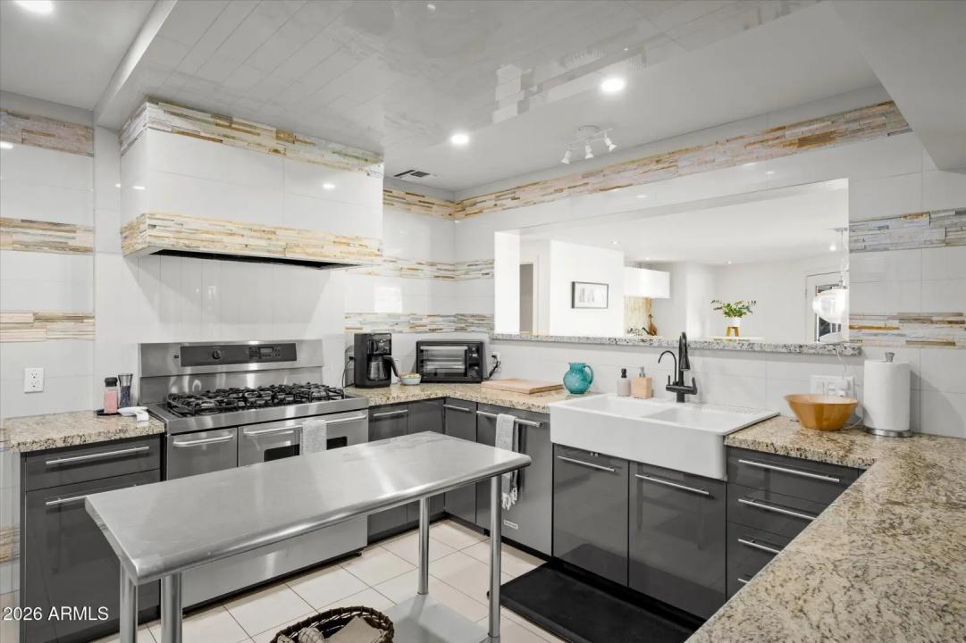 Real Estate Picture 6