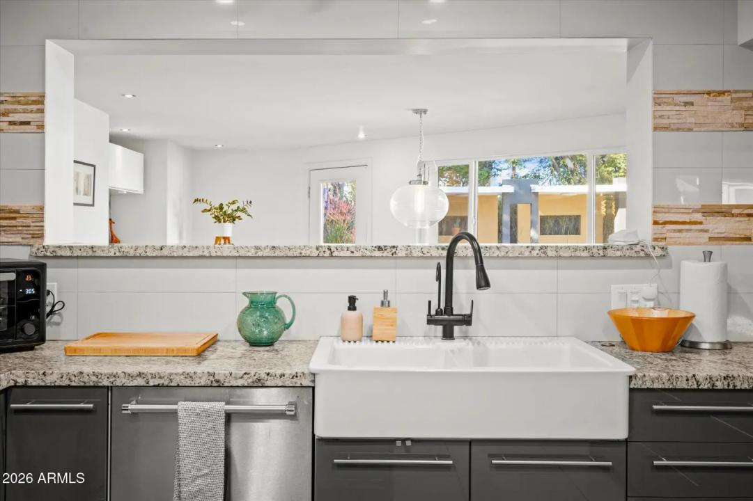 Real Estate Picture 8