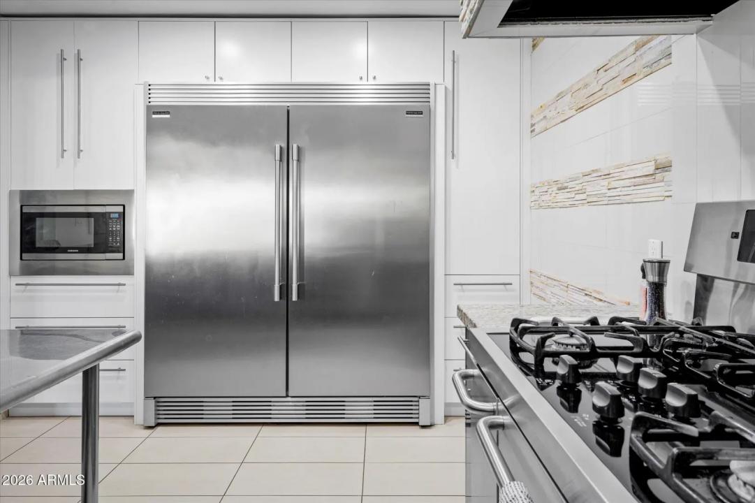 Real Estate Picture 9