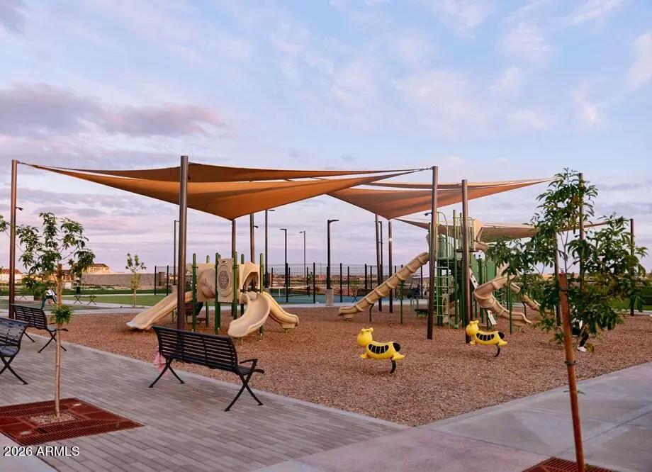 Real Estate Picture 24