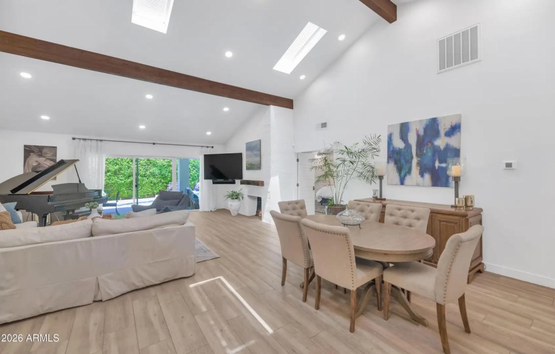 Real Estate Picture 4