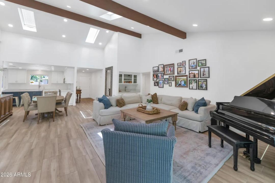 Real Estate Picture 8