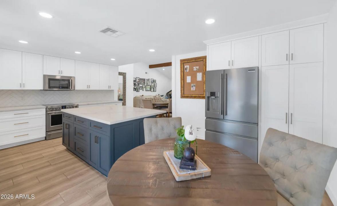 Real Estate Picture 14