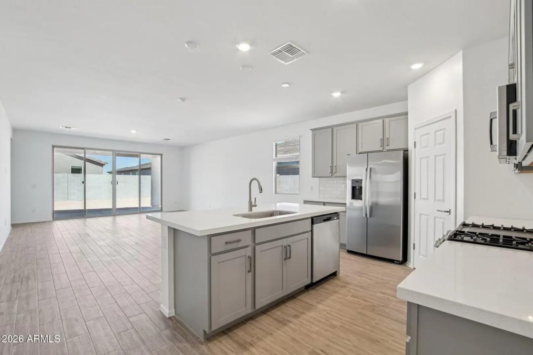 Real Estate Picture 12