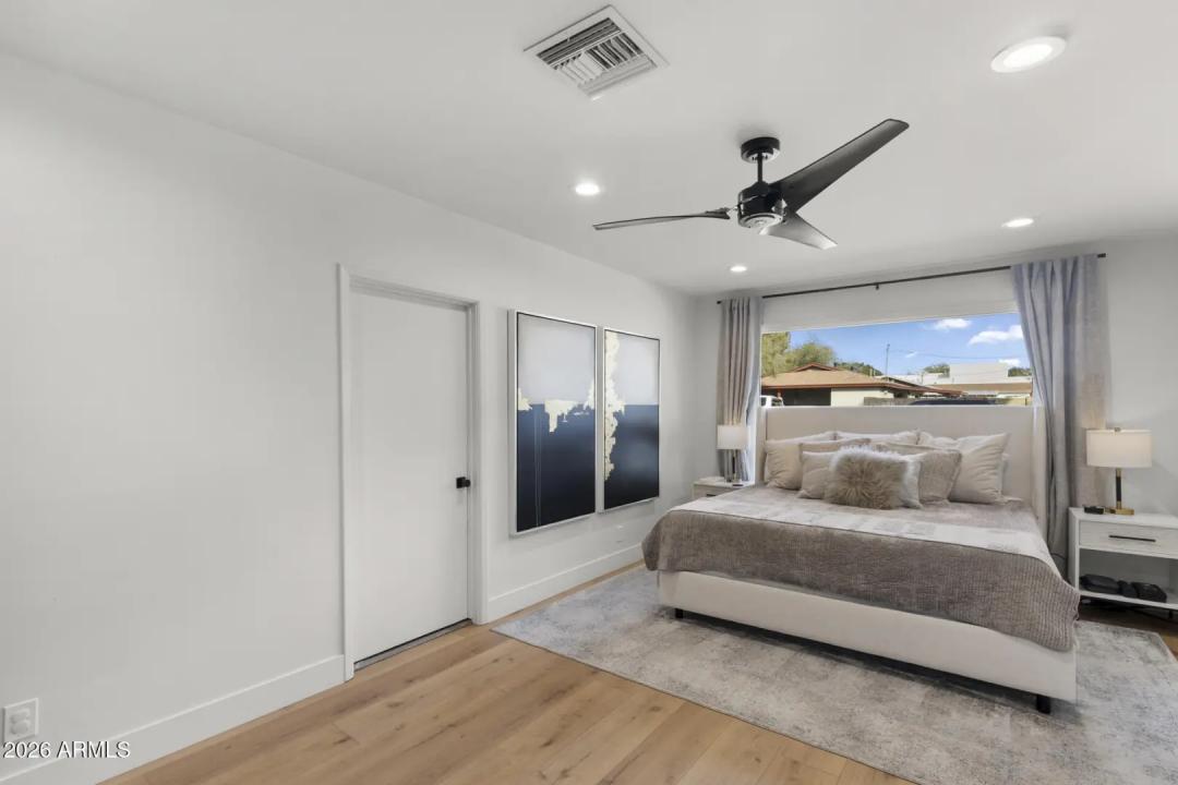 Real Estate Picture 10