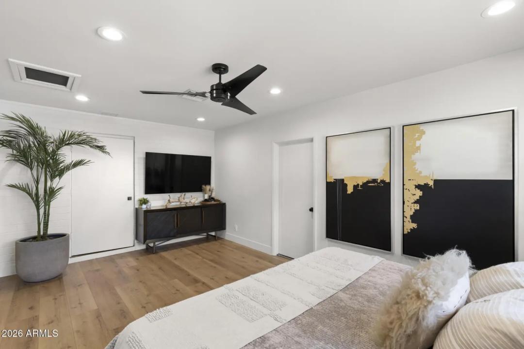 Real Estate Picture 11