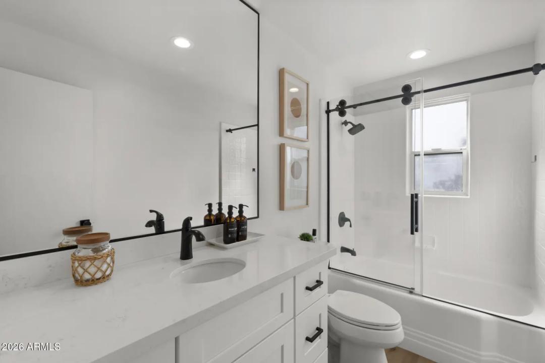 Real Estate Picture 14