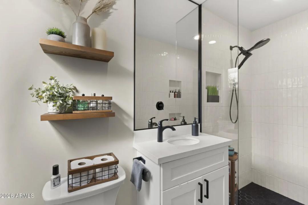 Real Estate Picture 18