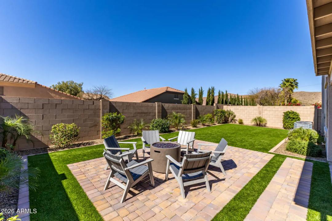 Real Estate Picture 3