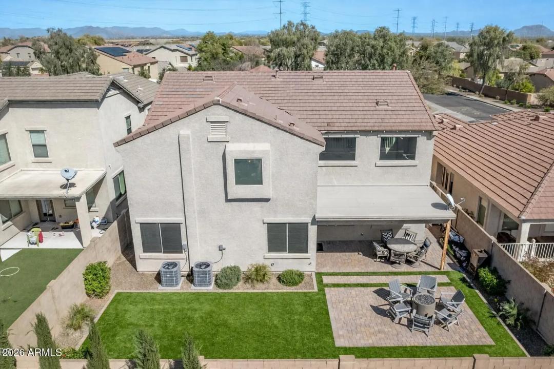 Real Estate Picture 8