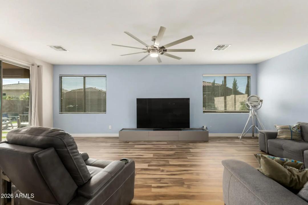 Real Estate Picture 15