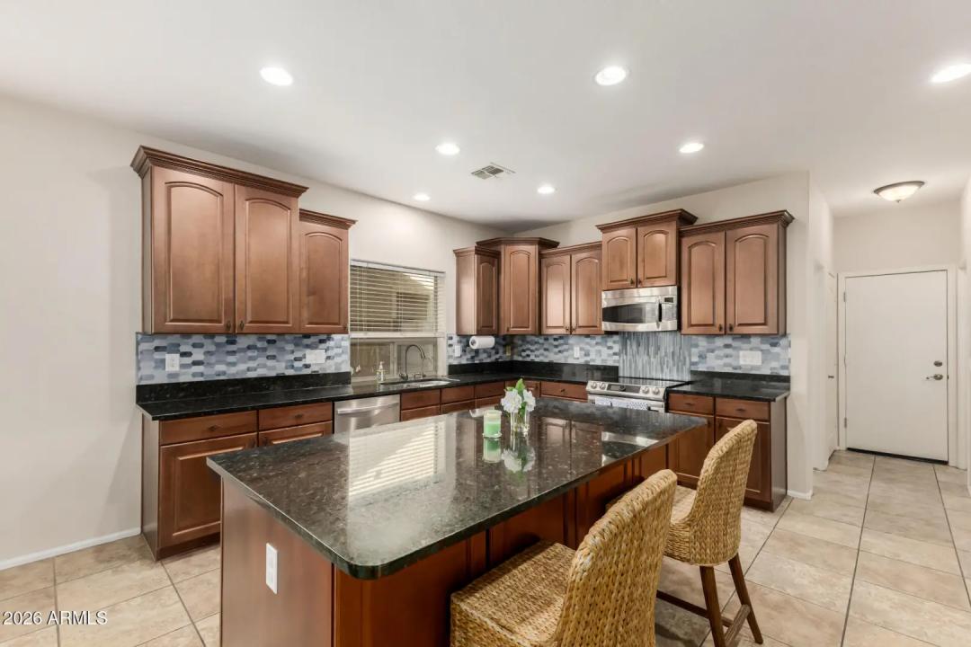 Real Estate Picture 18