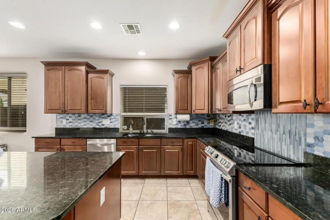 Real Estate Picture 20