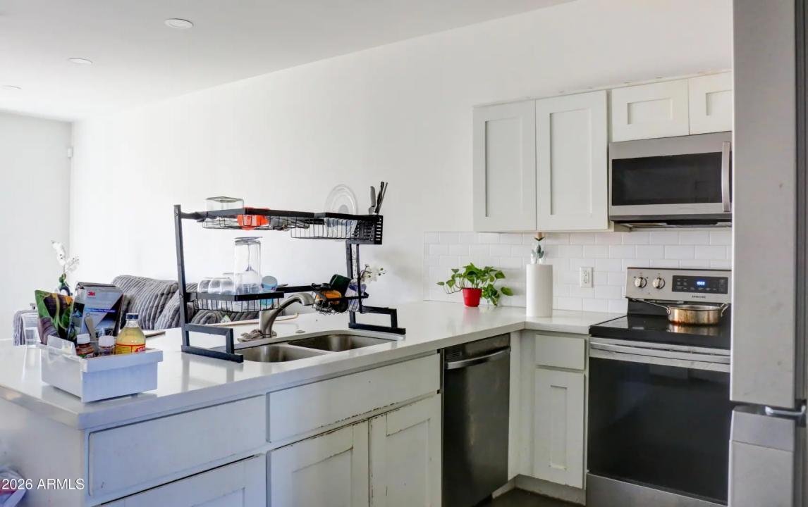 Real Estate Picture 4