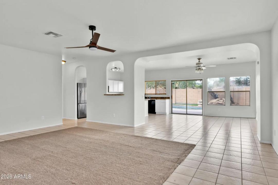 Real Estate Picture 4