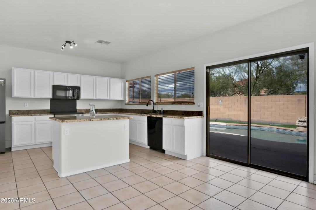 Real Estate Picture 9