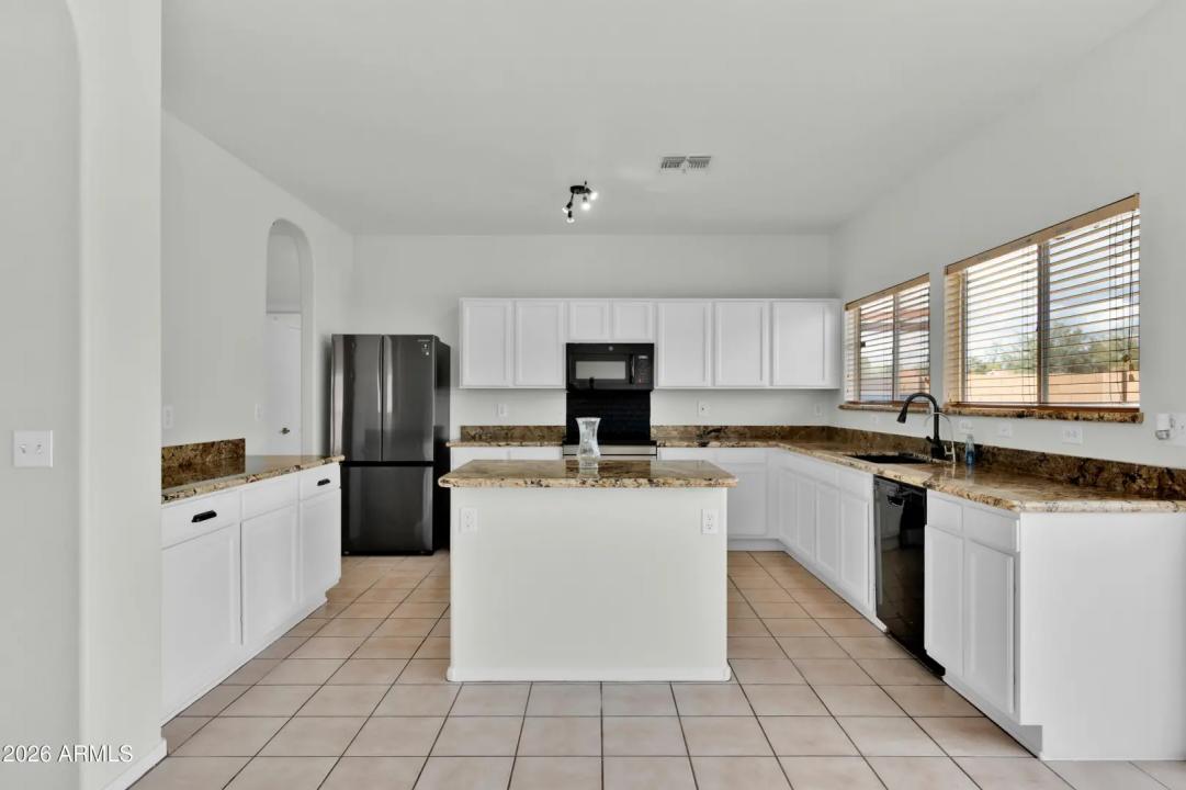 Real Estate Picture 10