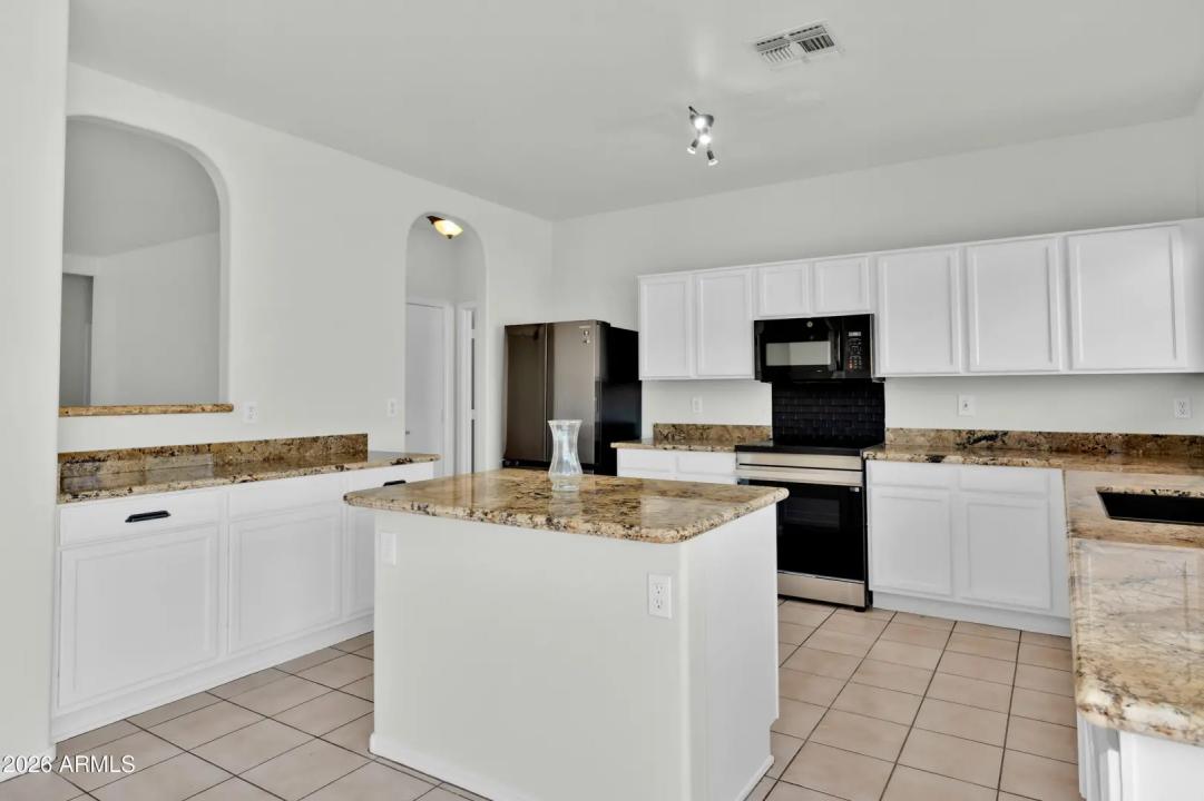 Real Estate Picture 11