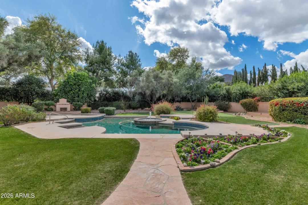 Real Estate Picture 12