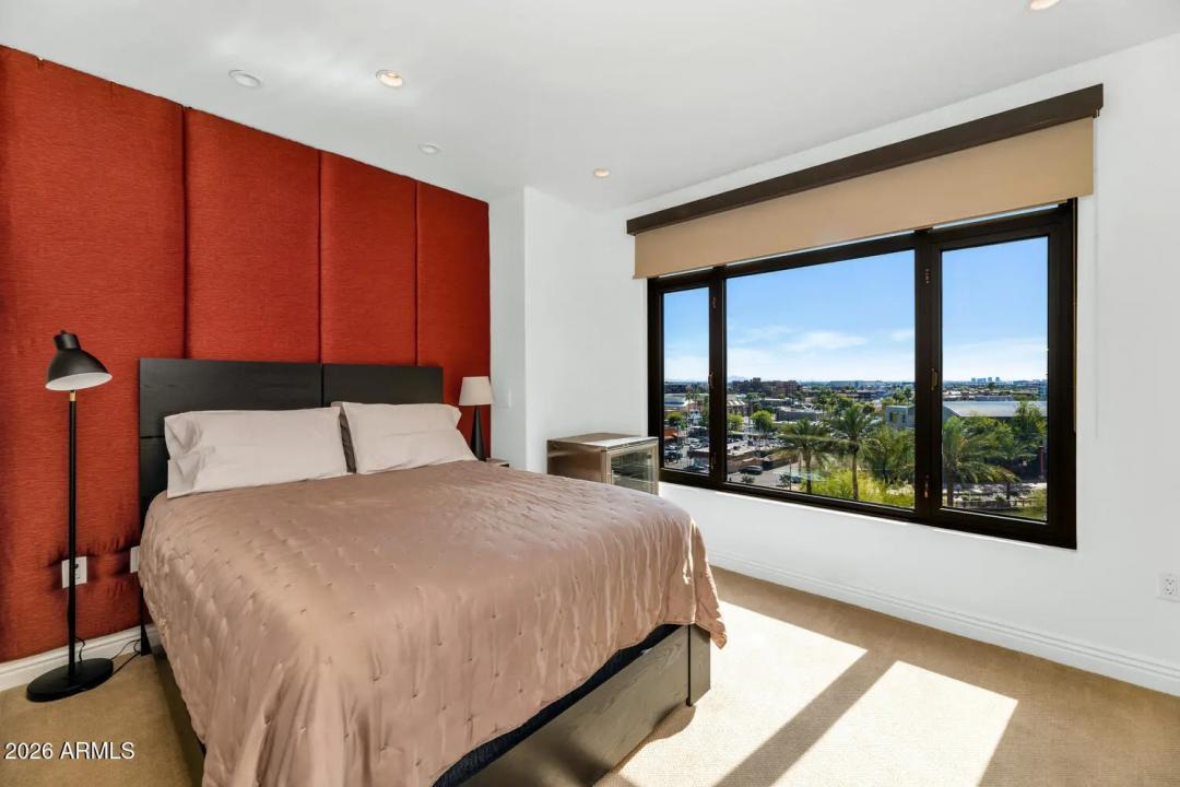 Real Estate Picture 14