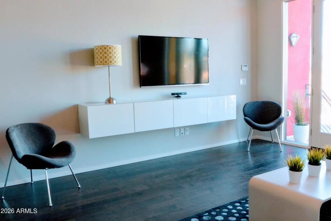 Real Estate Picture 7