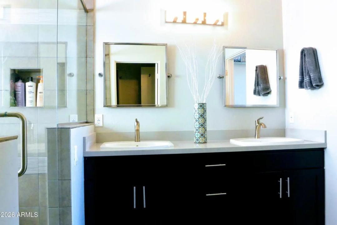 Real Estate Picture 14