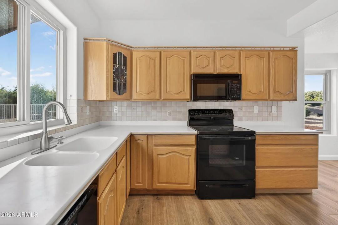 Real Estate Picture 3