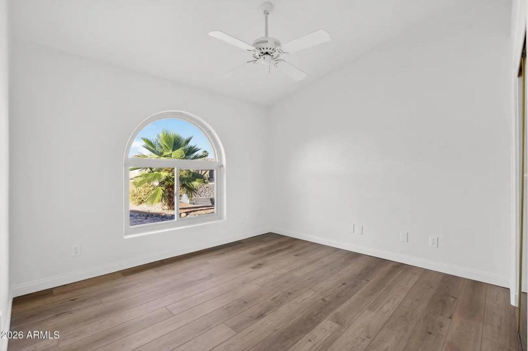 Real Estate Picture 11