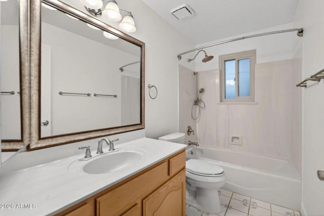 Real Estate Picture 12