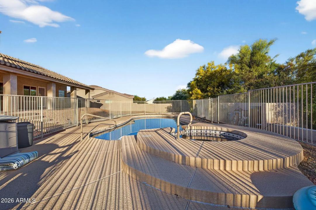 Real Estate Picture 16