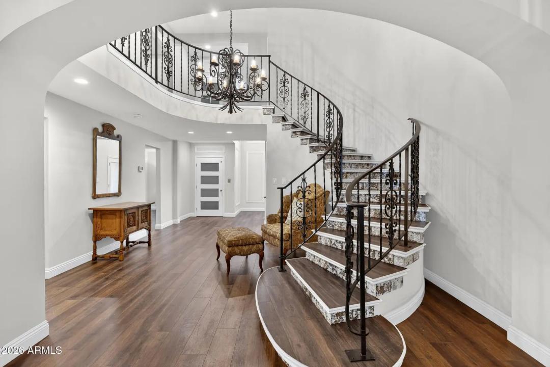 Real Estate Picture 4