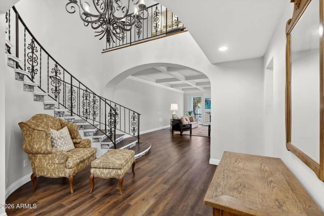 Real Estate Picture 5