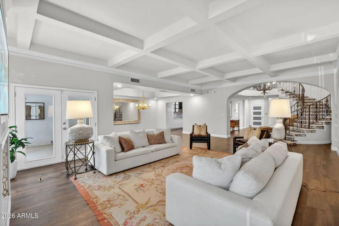 Real Estate Picture 11