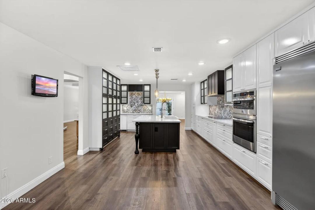 Real Estate Picture 12