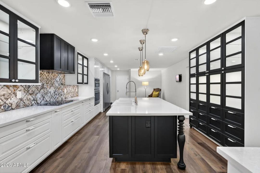 Real Estate Picture 14