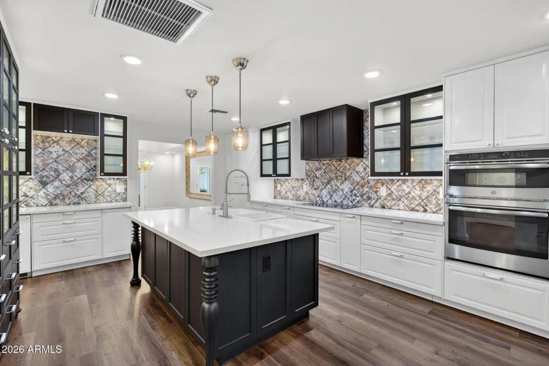 Real Estate Picture 16