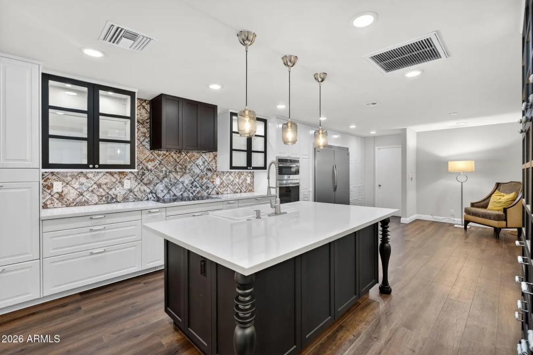 Real Estate Picture 17