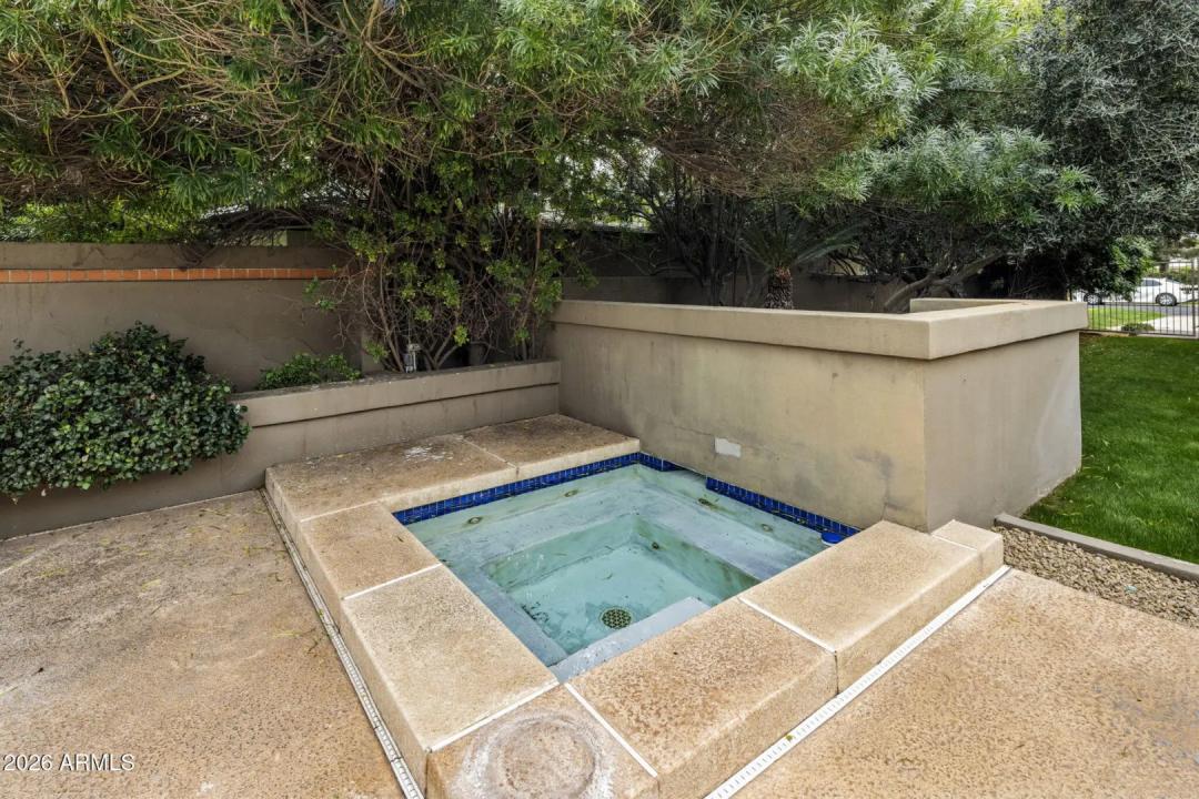 Real Estate Picture 50