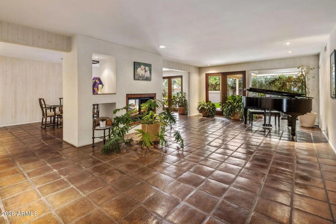 Real Estate Picture 12