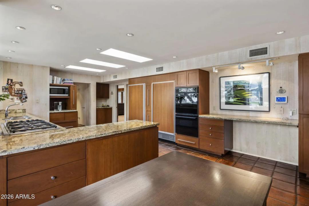 Real Estate Picture 10