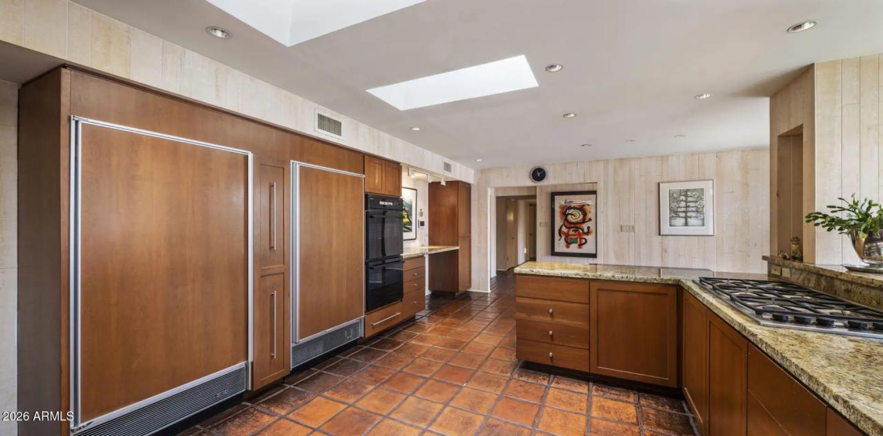 Real Estate Picture 11