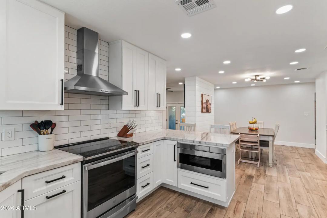 Real Estate Picture 12