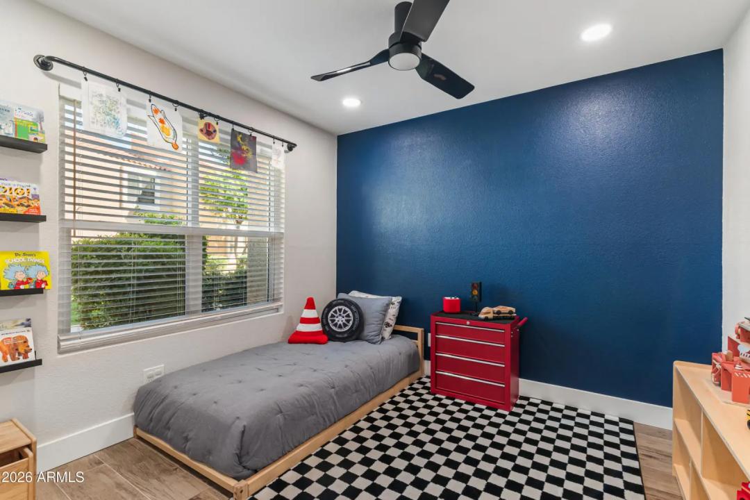 Real Estate Picture 18