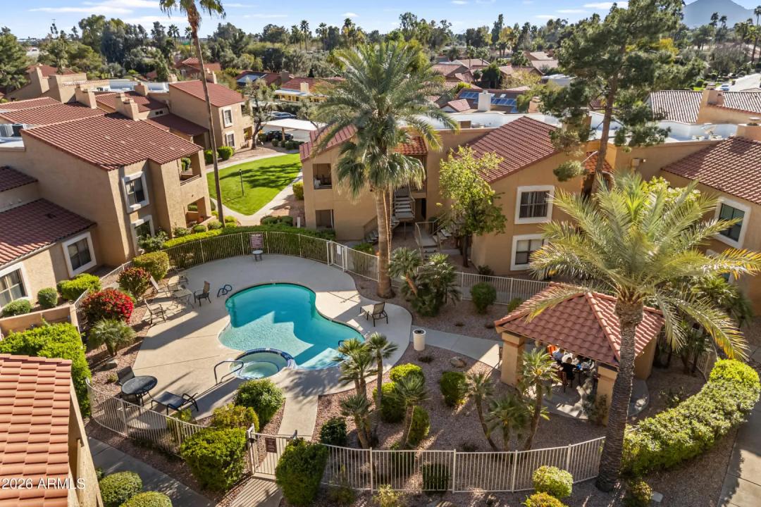 Real Estate Picture 32